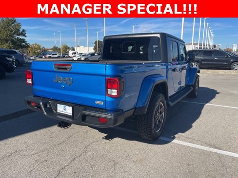 Used 2020 Jeep Gladiator Overland image 3