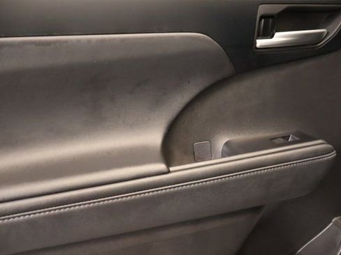 Certified 2025 Toyota Highlander XLE image 29