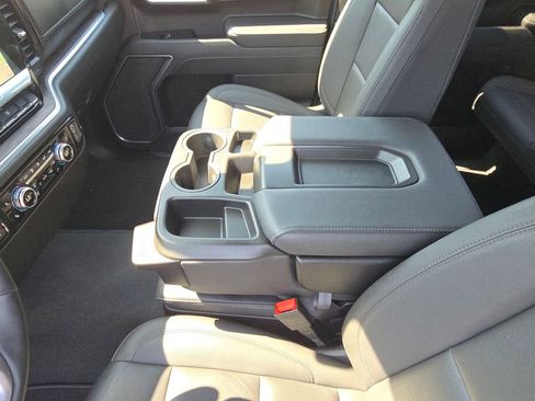 Used 2025 GMC Sierra 1500 SLT AWD/4WD image 26