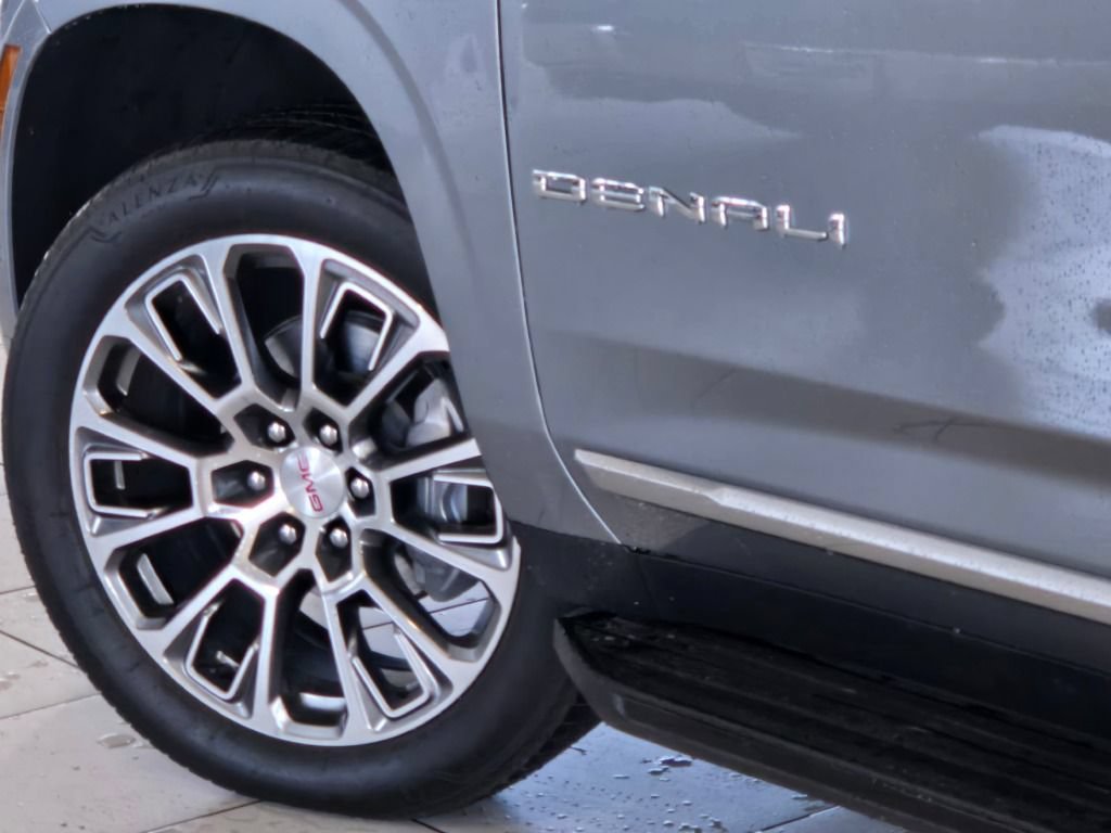 Used 2025 GMC Yukon Denali AWD/4WD image 16