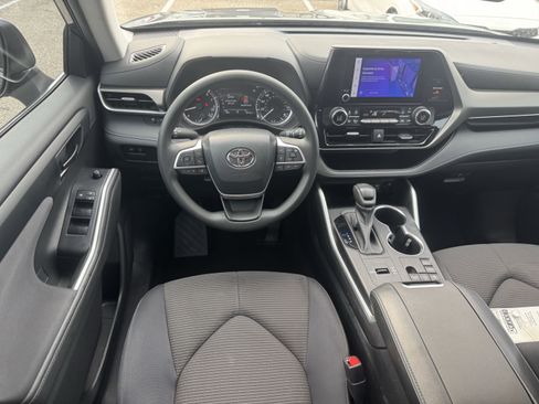 Used 2023 Toyota Highlander L image 7