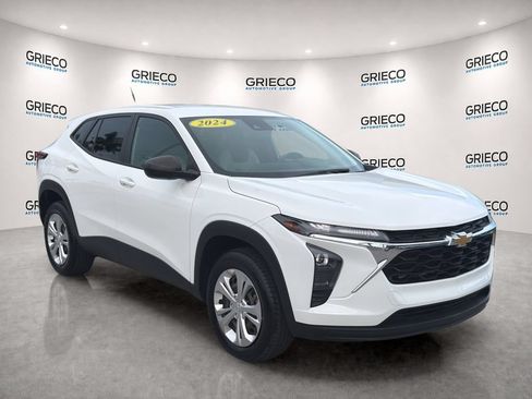 Used 2024 Chevrolet Trax LS FWD image 1