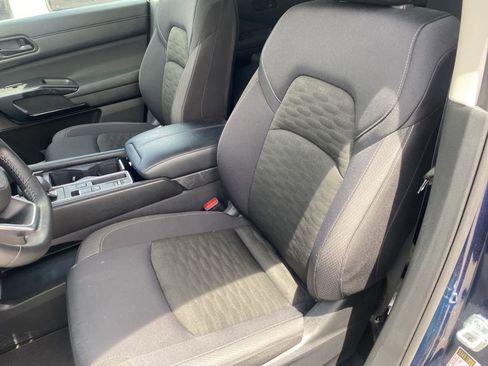 Used 2025 Nissan Pathfinder SV FWD image 12