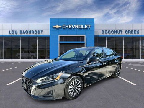 Used 2024 Nissan Altima 2.5 SV image 4