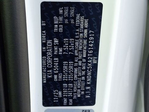 New 2026 Kia Carnival EX image 17