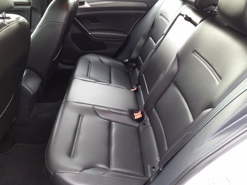 Used 2021 Volkswagen Golf 4-Door image 12