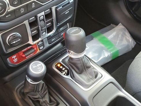 New 2025 Jeep Gladiator Rubicon w/ Convenience Group image 12