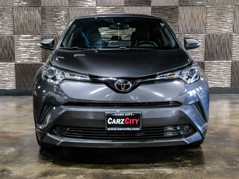 Used 2019 Toyota C-HR XLE FWD image 5