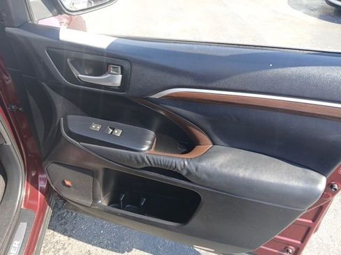 Used 2015 Toyota Highlander Limited image 22