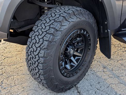Used 2021 Toyota Tacoma TRD Off-Road w/ Technology Package AWD/4WD image 14