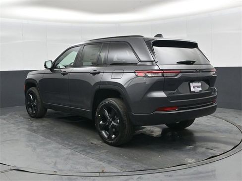 New 2025 Jeep Grand Cherokee Altitude image 6