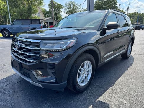 Used 2025 Ford Explorer Active RWD image 3