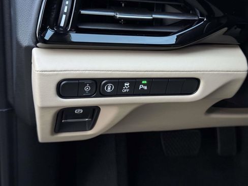 Certified 2025 Acura MDX w/ Technology Package image 22