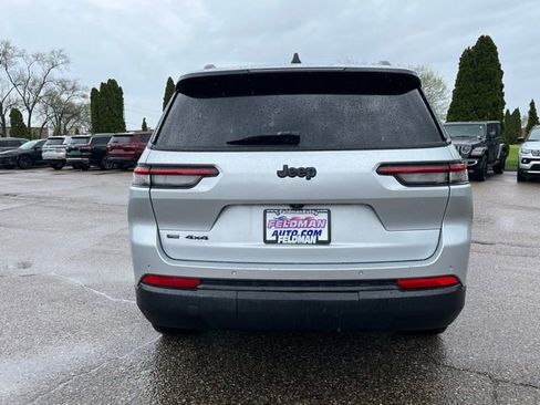 Used 2022 Jeep Grand Cherokee L Laredo image 4