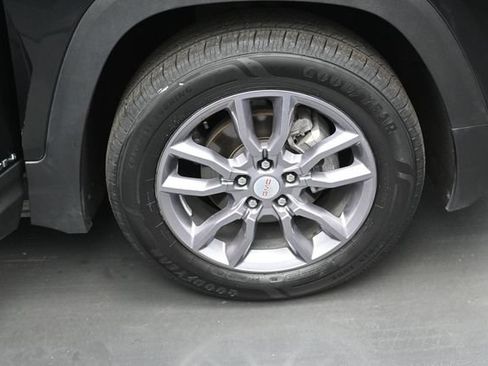Used 2023 GMC Terrain SLT AWD/4WD image 40