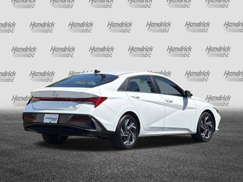 Used 2025 Hyundai Elantra Limited FWD image 5