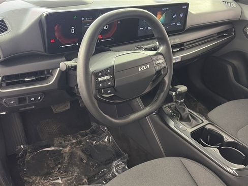 Used 2025 Kia K4 FWD image 11