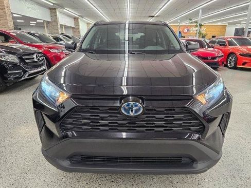Used 2021 Toyota RAV4 LE AWD/4WD image 3