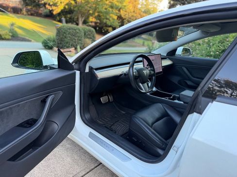 Used 2019 Tesla Model 3 Long Range AWD/4WD image 10