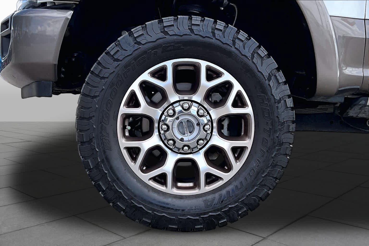 Used 2022 Ford F250 King Ranch w/ King Ranch Ultimate Package AWD/4WD image 9