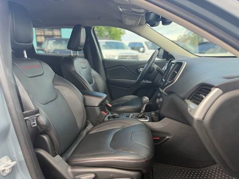 Used 2014 Jeep Cherokee Trailhawk w/ Comfort/Convenience Group AWD/4WD image 6