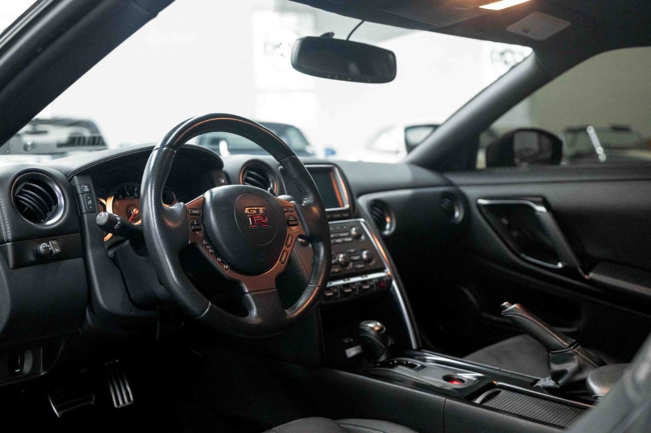 Used 2015 Nissan GT-R Premium AWD/4WD image 2