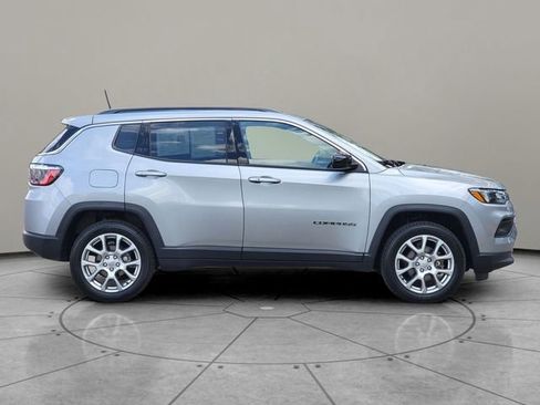 Certified 2022 Jeep Compass Latitude w/ Sun and Sound Group AWD/4WD image 13
