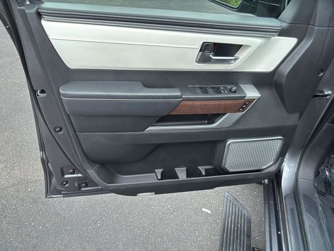 Used 2025 Toyota Sequoia Capstone AWD/4WD image 6