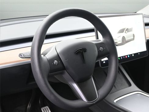 Used 2025 Tesla Model Y Performance image 6