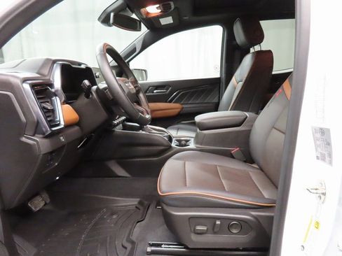 Used 2025 GMC Canyon AT4 w/ Technology Plus Package image 9