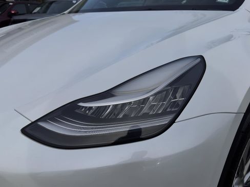 Used 2021 Tesla Model Y Long Range image 11