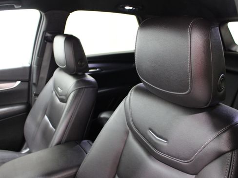 Used 2023 Cadillac XT5 Luxury image 4