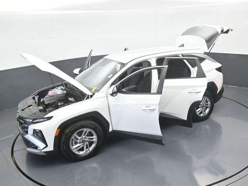 Used 2025 Hyundai Tucson SE image 64