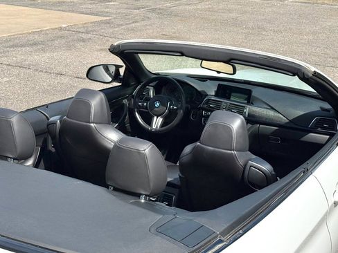 Used 2017 BMW M4 Convertible RWD image 24
