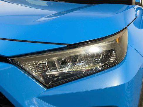 Used 2019 Toyota RAV4 LE FWD image 12