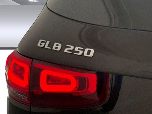 Certified 2023 Mercedes-Benz GLB 250 image 11