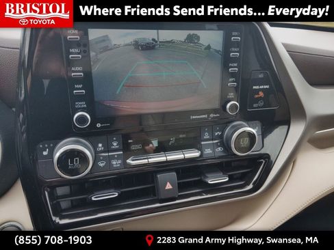 Used 2021 Toyota Highlander XLE AWD/4WD image 26
