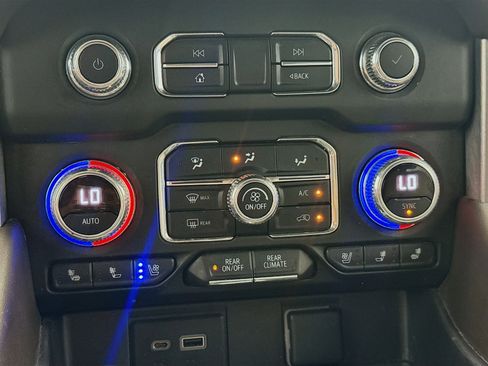 Used 2022 GMC Yukon XL SLT image 10