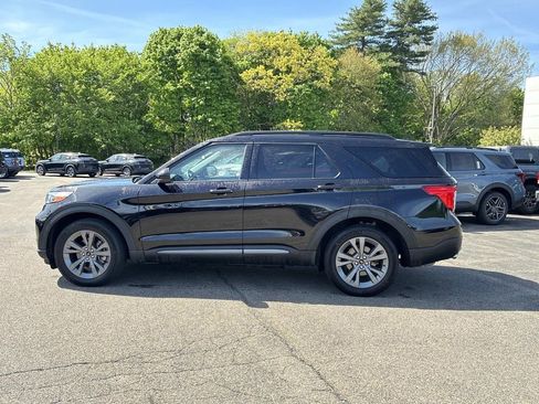 Used 2023 Ford Explorer XLT w/ Equipment Group 202A AWD/4WD image 4