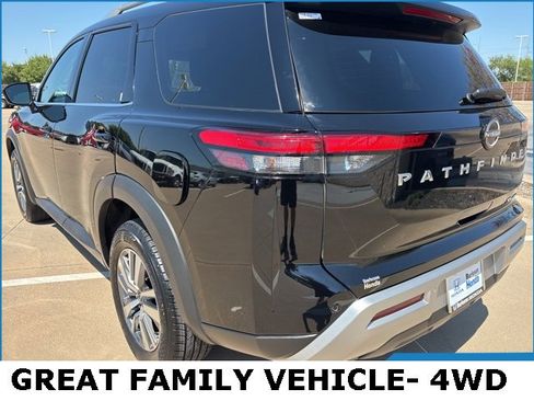 Used 2025 Nissan Pathfinder SL image 4