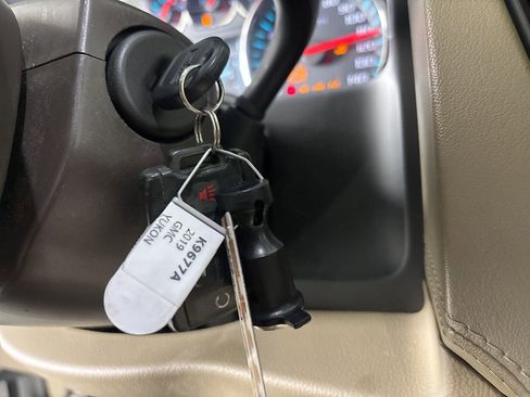 Used 2019 GMC Yukon SLT RWD image 12