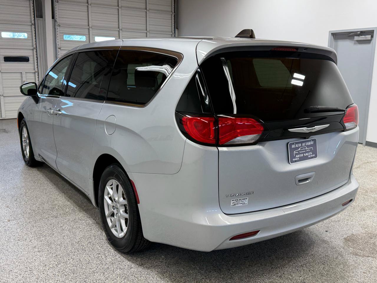 Used 2023 Chrysler Voyager LX FWD image 2