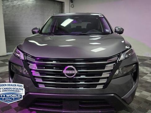 Used 2024 Nissan Rogue SV AWD/4WD image 3
