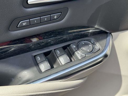 Certified 2022 Cadillac XT4 Premium Luxury w/ Enhanced Visibility Package AWD/4WD image 15
