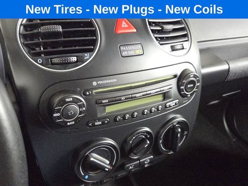 Used 2010 Volkswagen Beetle Coupe image 16