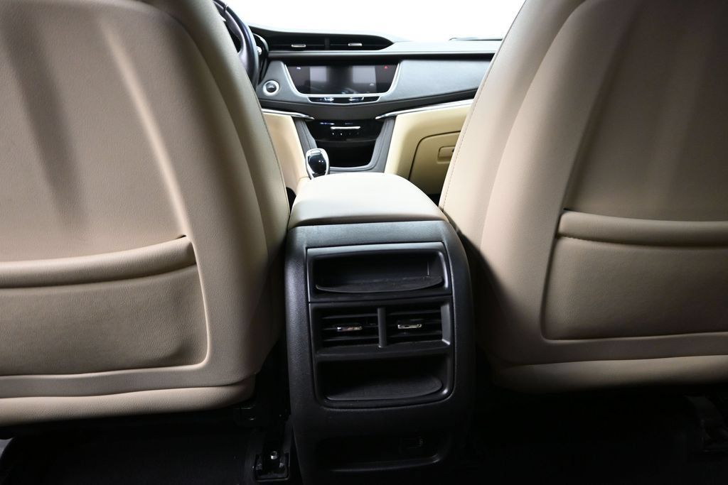 Used 2019 Cadillac XT5 AWD image 19