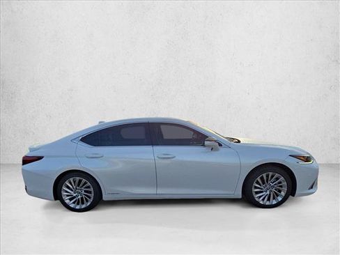 Used 2021 Lexus ES 300h Ultra Luxury w/ Accessory Package 2 FWD image 4