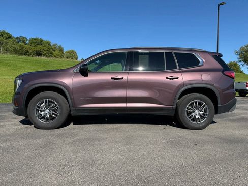 Used 2025 GMC Acadia Elevation image 2