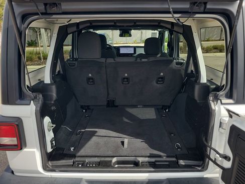 Used 2024 Jeep Wrangler Sport S image 17