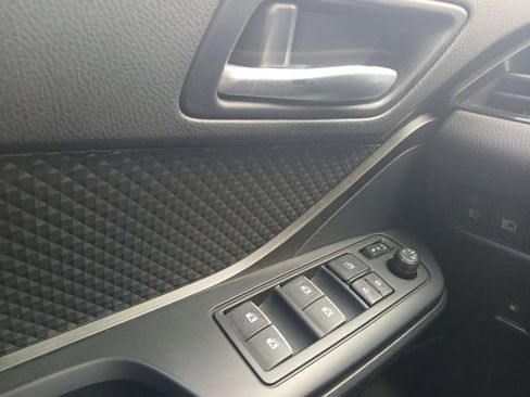 Used 2018 Toyota C-HR XLE FWD image 8